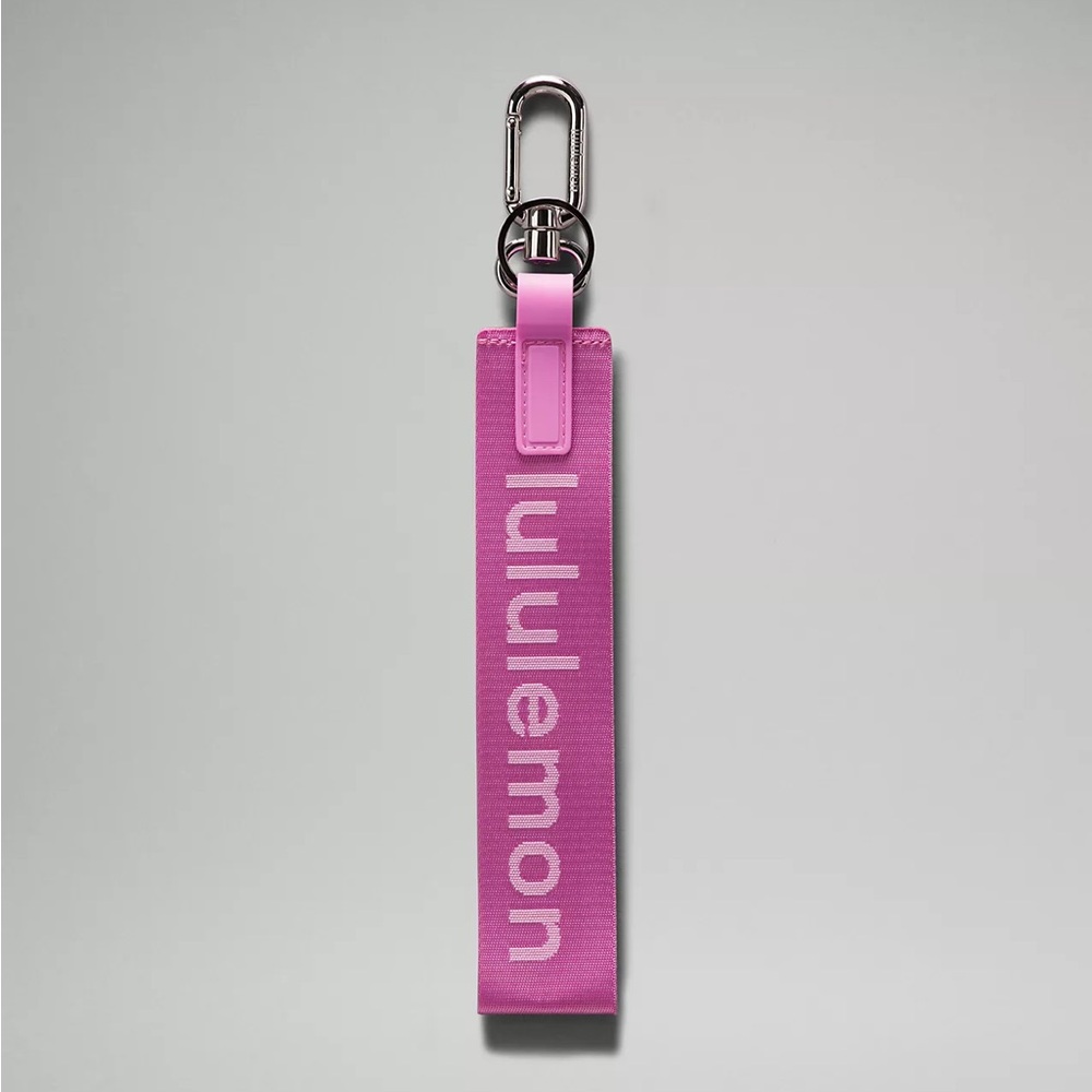 NWT lululemon Never Lost keychain